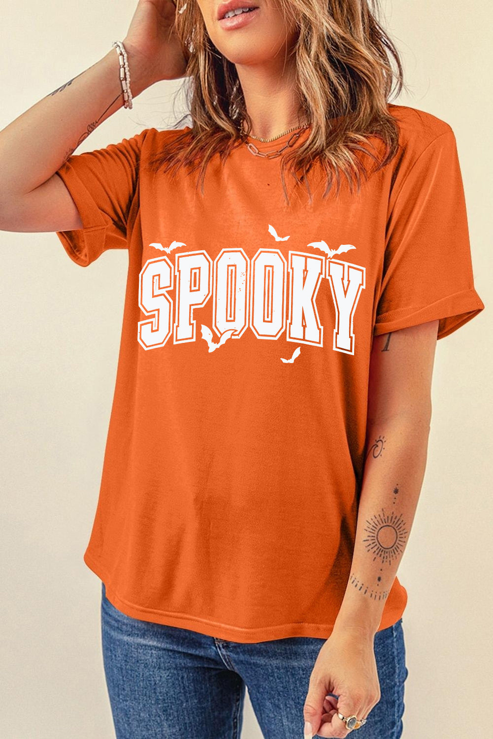 เสื้อยืดคอกลมพิมพ์ลาย SPOOKY สีส้มสำหรับวันฮาโลวีน